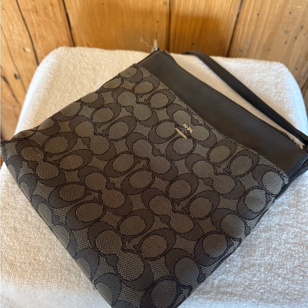 Authentic COACH Crossbody Bag See Photos - Picture 7 of 14
